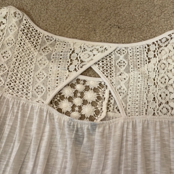 White blouse with lace detailing - Picture 4 of 4